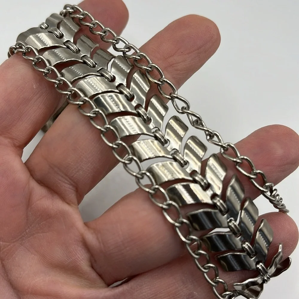 VINTAGE CORO PEGASUS SIGNED SILVER TONE LINK BRACELET
